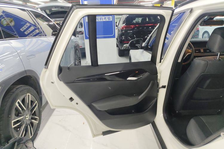 Used BMW X1 2015 sDrive18i Leading Edition
