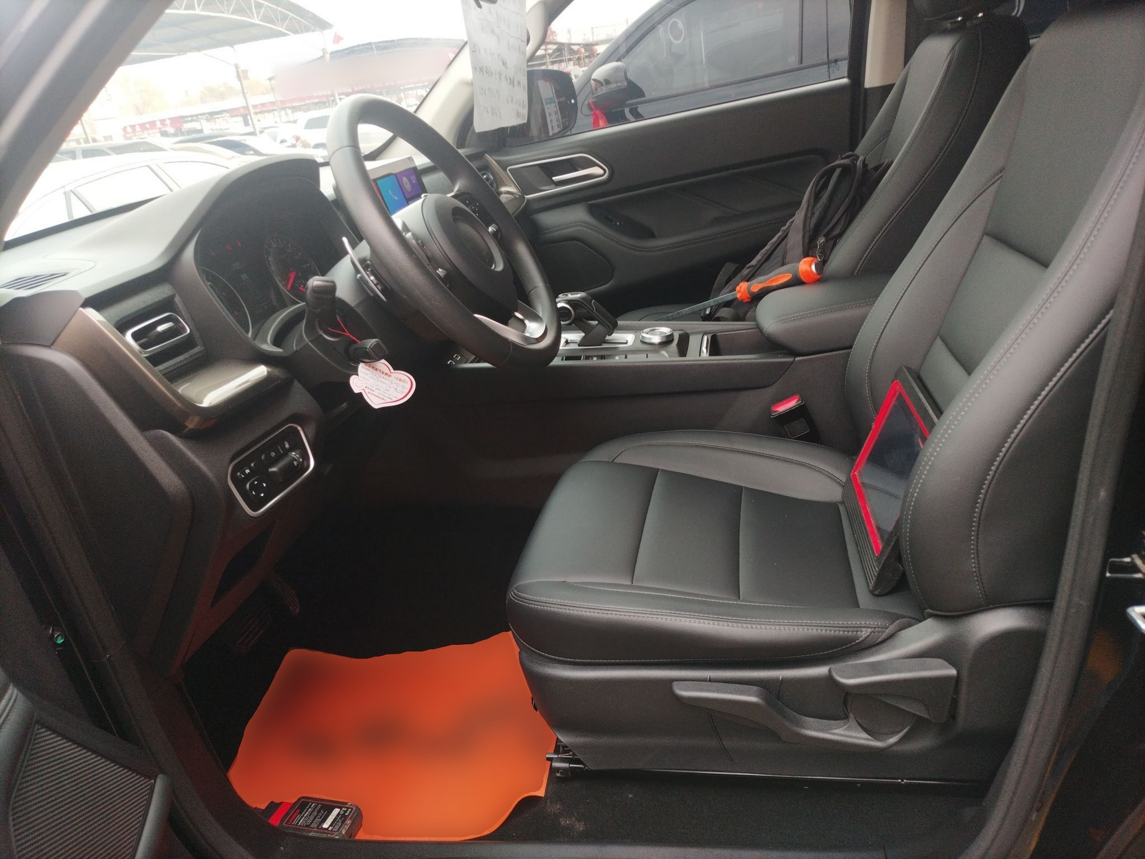 المقاعد الأمامية داخل السيارة