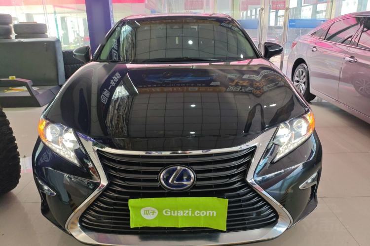 Used Lexus ES 2015 300h Luxury Edition
