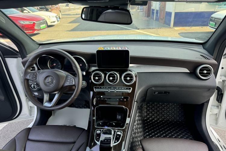 Used Mercedes-Benz GLC 2019 Facelift GLC 260 L 4MATIC Luxury Model
