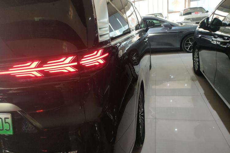 Used Denza D9 2024 DM-i 980 Four-Wheel Drive Prestige Model
