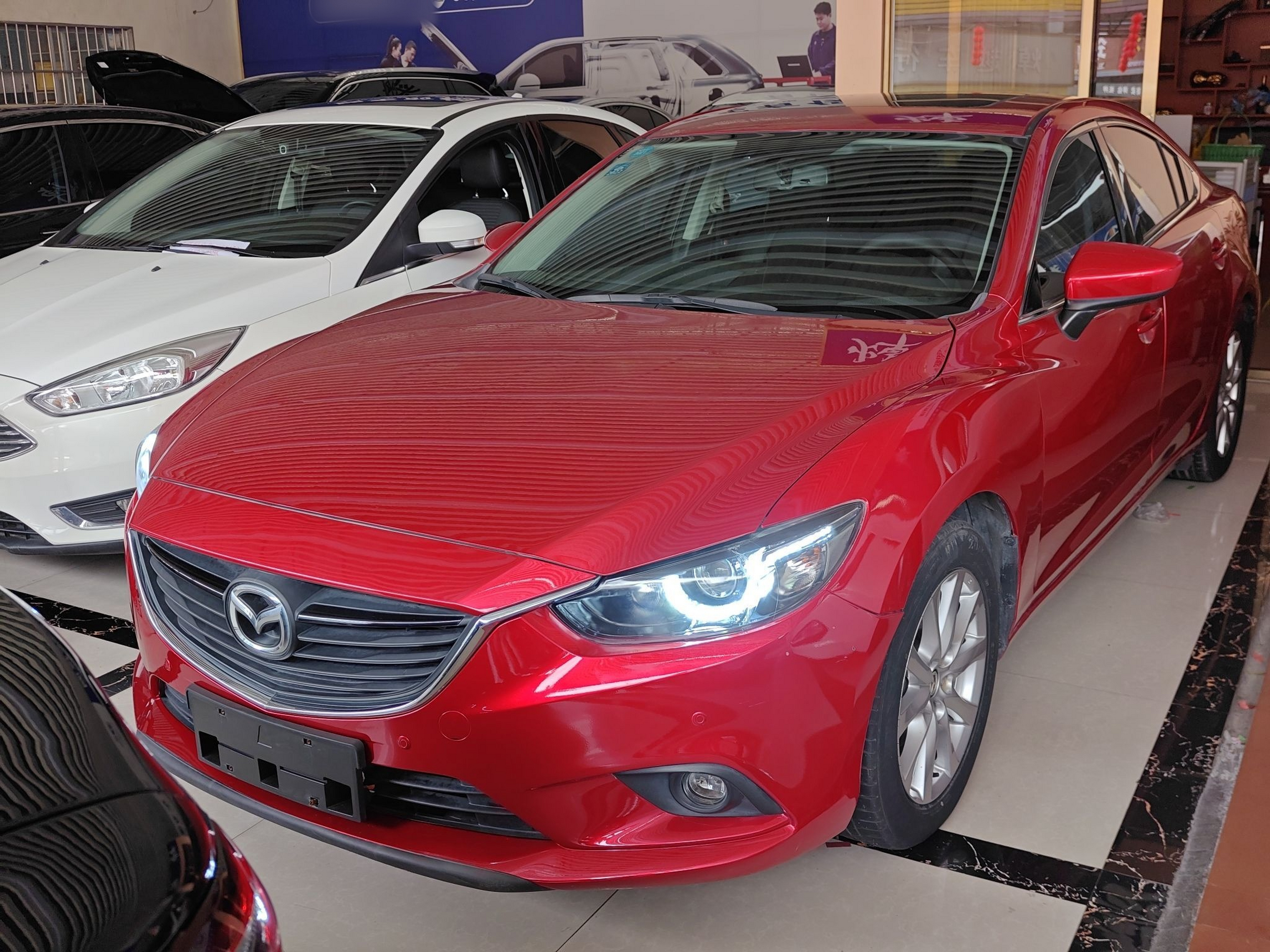 Под передней частью автомобиля