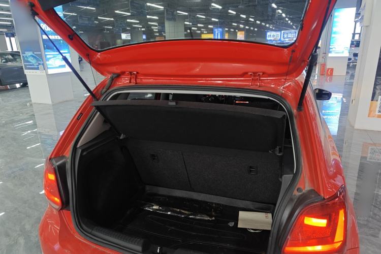 Used Volkswagen Polo 2016 1.6L Automatic Comfort Model
