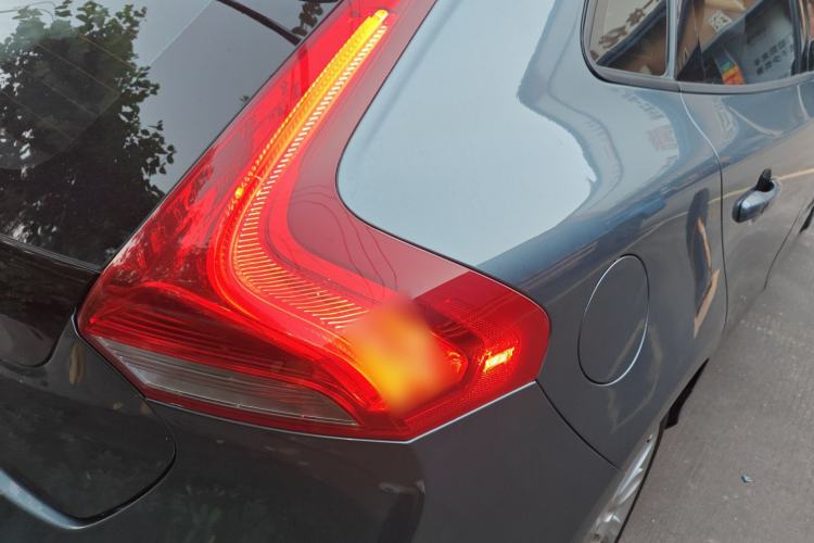 Used Volvo V40 2014 2.0T Zhiyi Version
