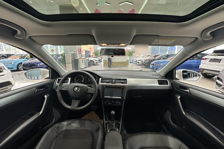 Used Skoda Rapid Spaceback 2016 Revised 1.6L Automatic Chuanxing Version
