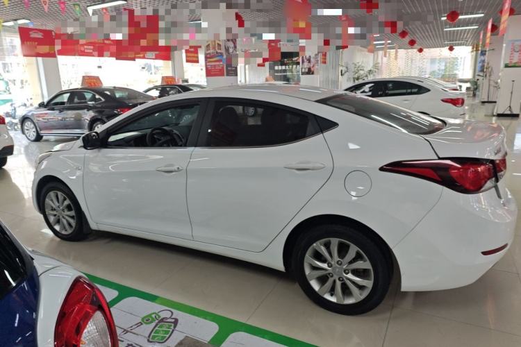 Used Hyundai Elantra 2016 1.6L Automatic Smart Version
