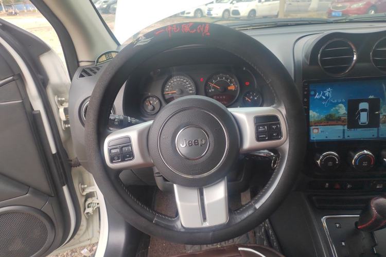 Used Jeep Compass (Import) 2015 2.0L two-wheel drive sport version