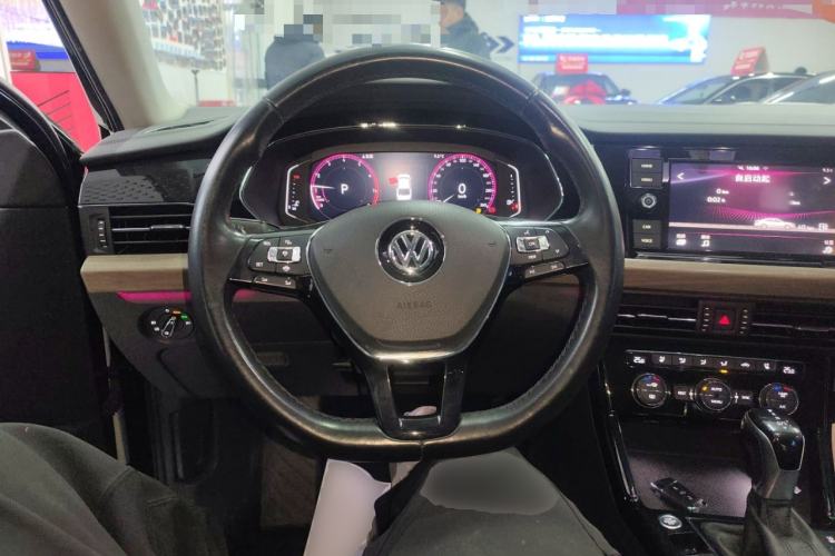 Used Volkswagen Passat 2019 330TSI Luxury Edition China VI Standard
