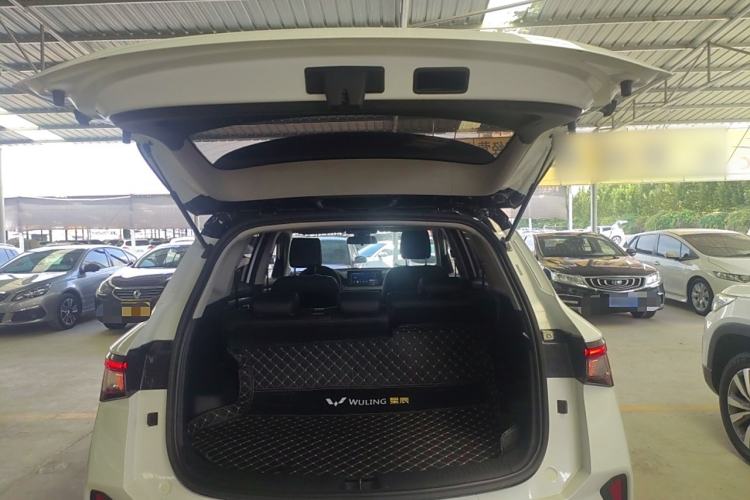 Used Wuling Asta 2022 2.0L DHT Electric-Speed Version
