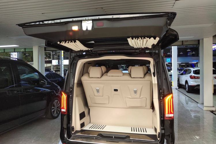 Used Mercedes-Benz V-Class 2022 V 260 Avantgarde Edition