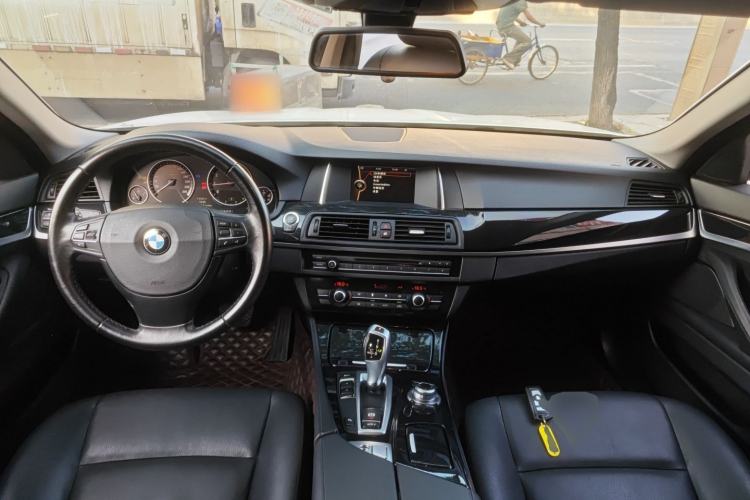 Used BMW 5 Series 2014 520Li Elegant Model
