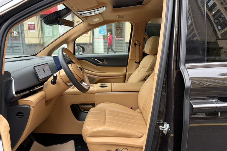 Used VOYAH Dream 2025 PHEV Four-Wheel-Drive Flagship Kunpeng Edition
