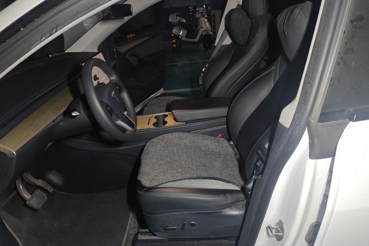 Used Tesla Model Y 2022 Long-Range All-Wheel-Drive Version