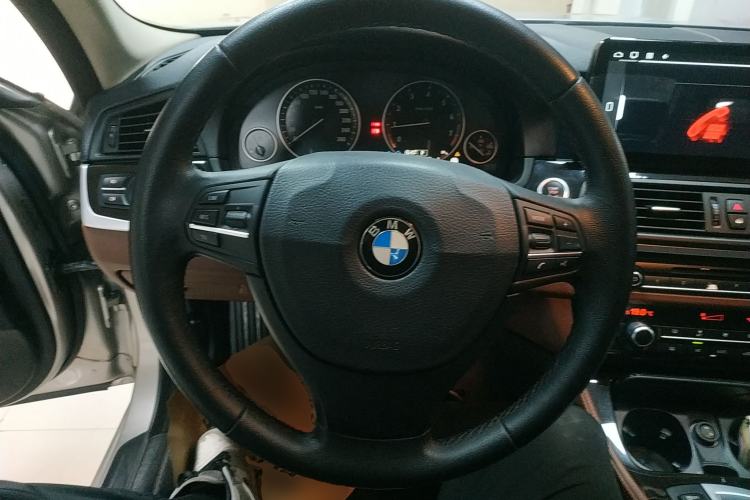 Used BMW 5 Series 2014 525Li Leading Model
