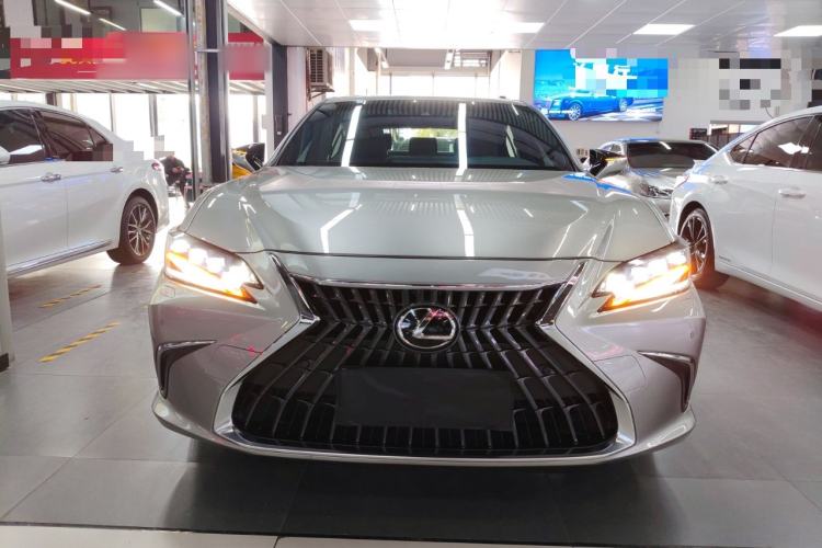 Used Lexus ES 2022 300h Deluxe Edition