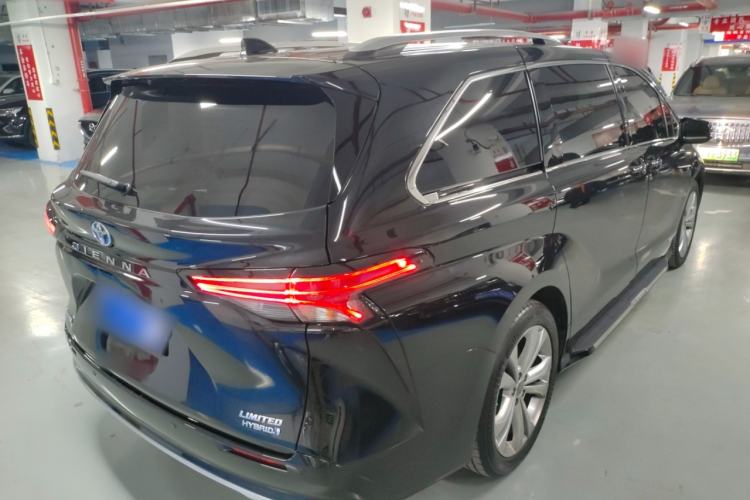 Used Toyota Sienna 2023 2.5L Hybrid Deluxe Edition
