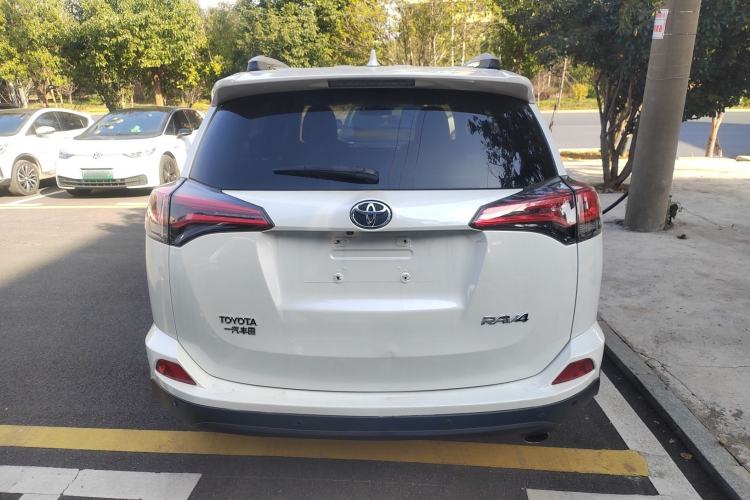 Used Toyota RAV4 2019 2.0L CVT Two-Wheel Drive Luxury Version China VI Standard