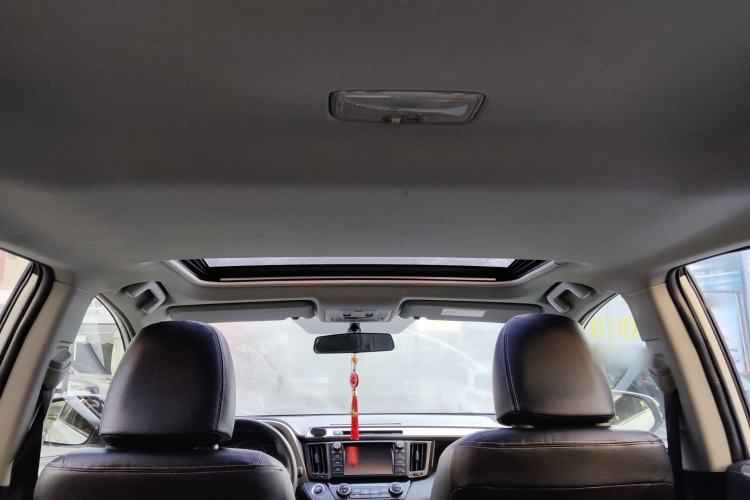 Used Toyota RAV4 2016 2.0L CVT Two-Wheel Drive Fashion Edition China V Standard
