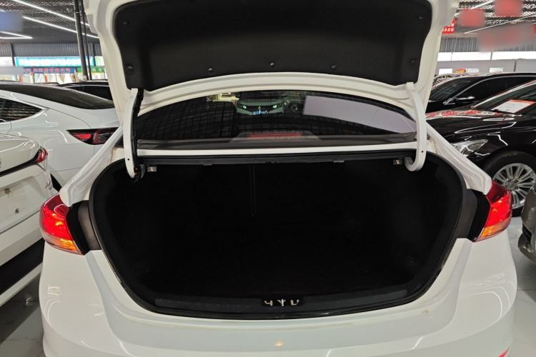 Used Hyundai Elantra 2019 1.4T Dual-Clutch Xuan Dong · Dynamic Model
