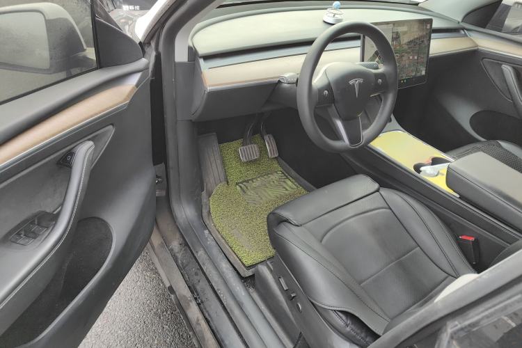 Used Tesla Model Y 2021 Long-Range All-Wheel-Drive Version
