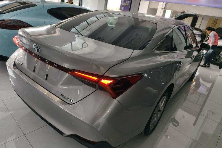 Used Toyota Avalon 2019 Dual-Engine 2.5L Luxury Edition China VI Standard

