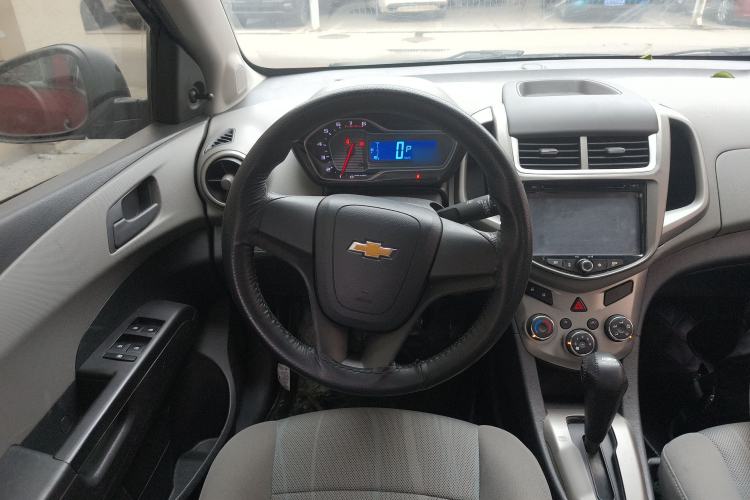Used Chevrolet Aveo Sonic 2014 Sedan 1.4SL AT Stylish Sunroof Edition
