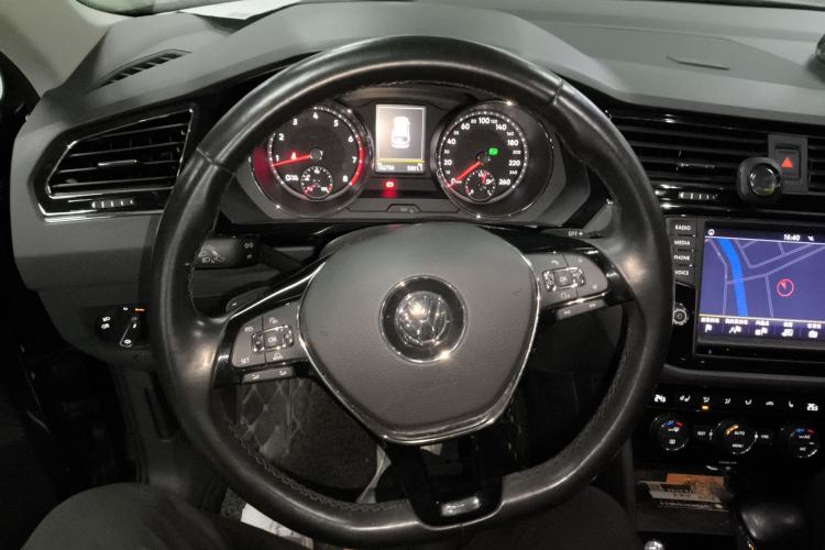 Used Volkswagen Tiguan L 2017 330TSI Automatic Two-Wheel Drive Flagship Edition
