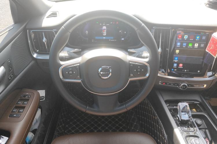 Used Volvo S60 2024 B4 Zhiyi Luxury Edition
