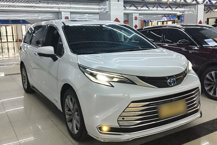 Used Toyota Sienna 2023 2.5L Hybrid Deluxe Edition