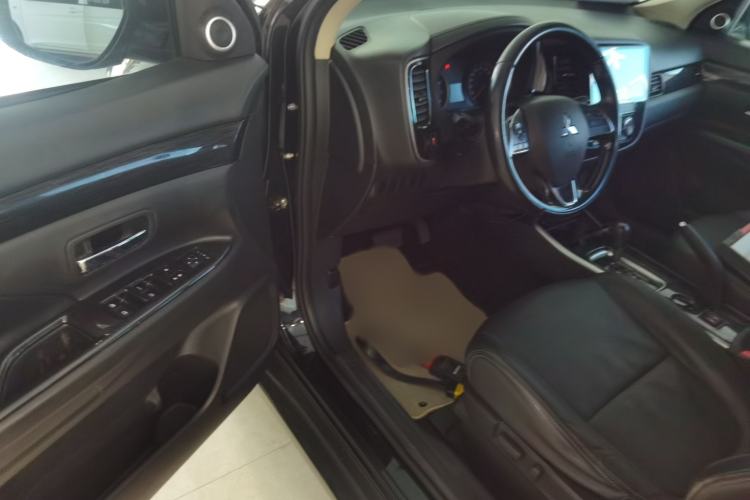 Used Mitsubishi Outlander 2018 2.0L Two-Wheel Drive Glory Edition 5 Seats
