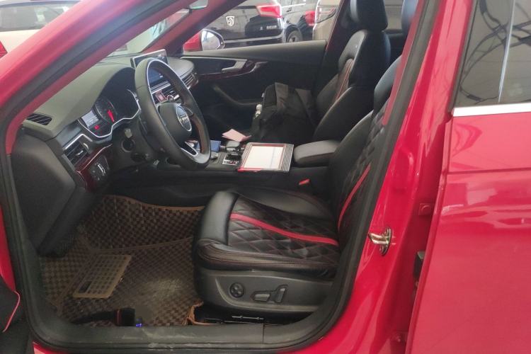 Used Audi A4L 2017 40 TFSI Ambition Edition
