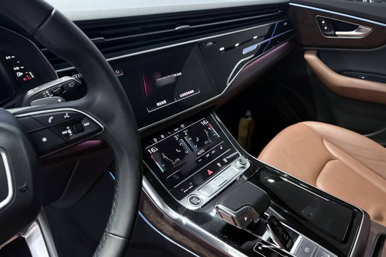 Used Audi Q7 2020 55 TFSI quattro S line sports model
