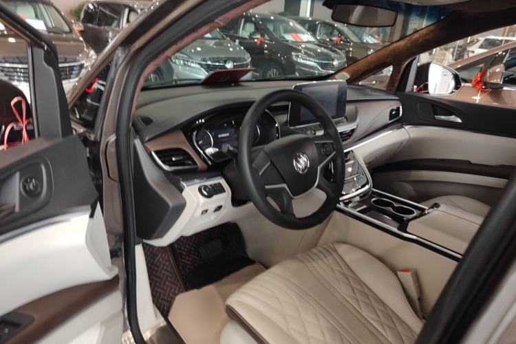 Used Buick GL8 2022 Land Cruiser Executive Class 652T Comfort Model