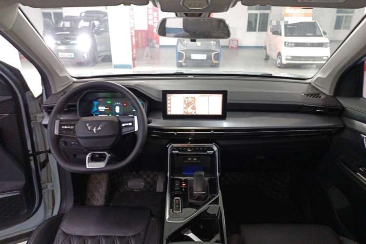 Used Wuling Asta 2022 2.0L DHT Electric-Speed Version
