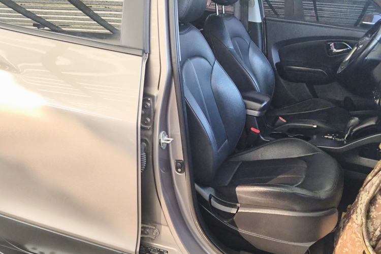 Used Hyundai ix35 2013 2.0L Automatic Two-Wheel Drive Smart GLS China IV Standard