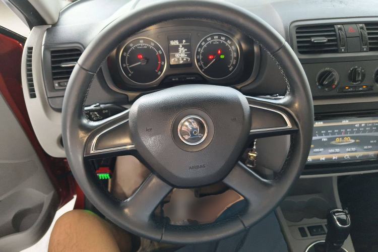 Used Skoda Fabia 2014 1.4L Automatic Crystal Edition
