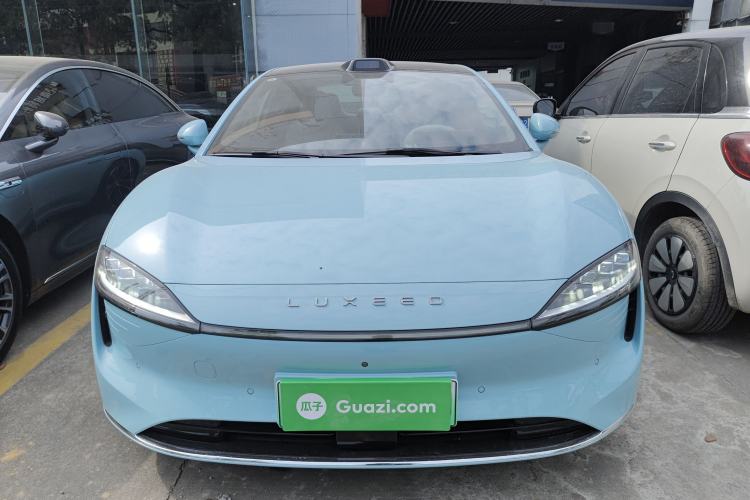 Used Hima Luxeed S7 2025 855 km Max
