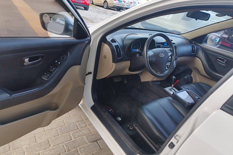 Used Hyundai Celesta 2015 1.6L Automatic Comfort Model
