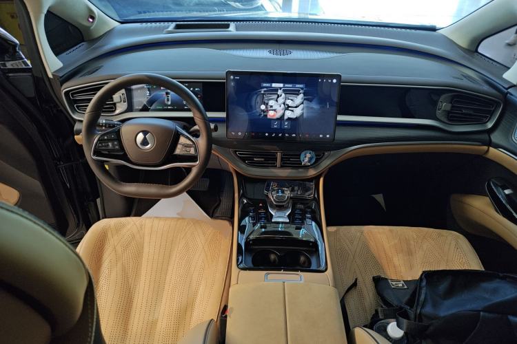 Used Denza D9 2024 DM-i 980 Four-Wheel Drive Flagship Model
