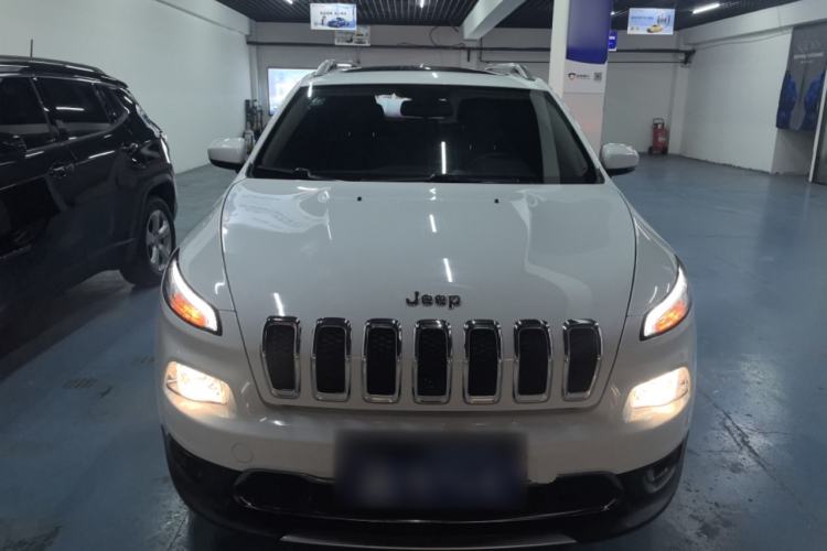 Used  Cherokee 2017 2.4L Leading Smart Edition
