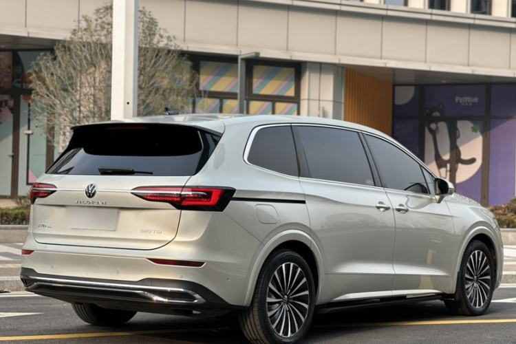 Used Volkswagen Viloran 2024 380TSI Premium Edition
