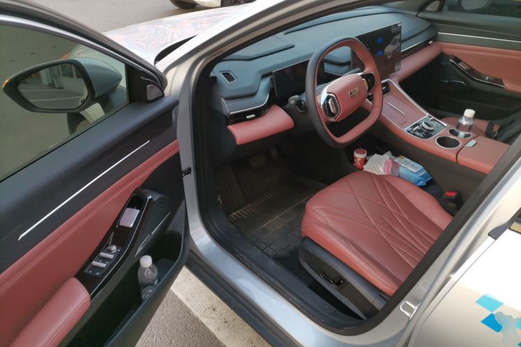 Used  L6 2025 EM-i 140km Starship Edition
