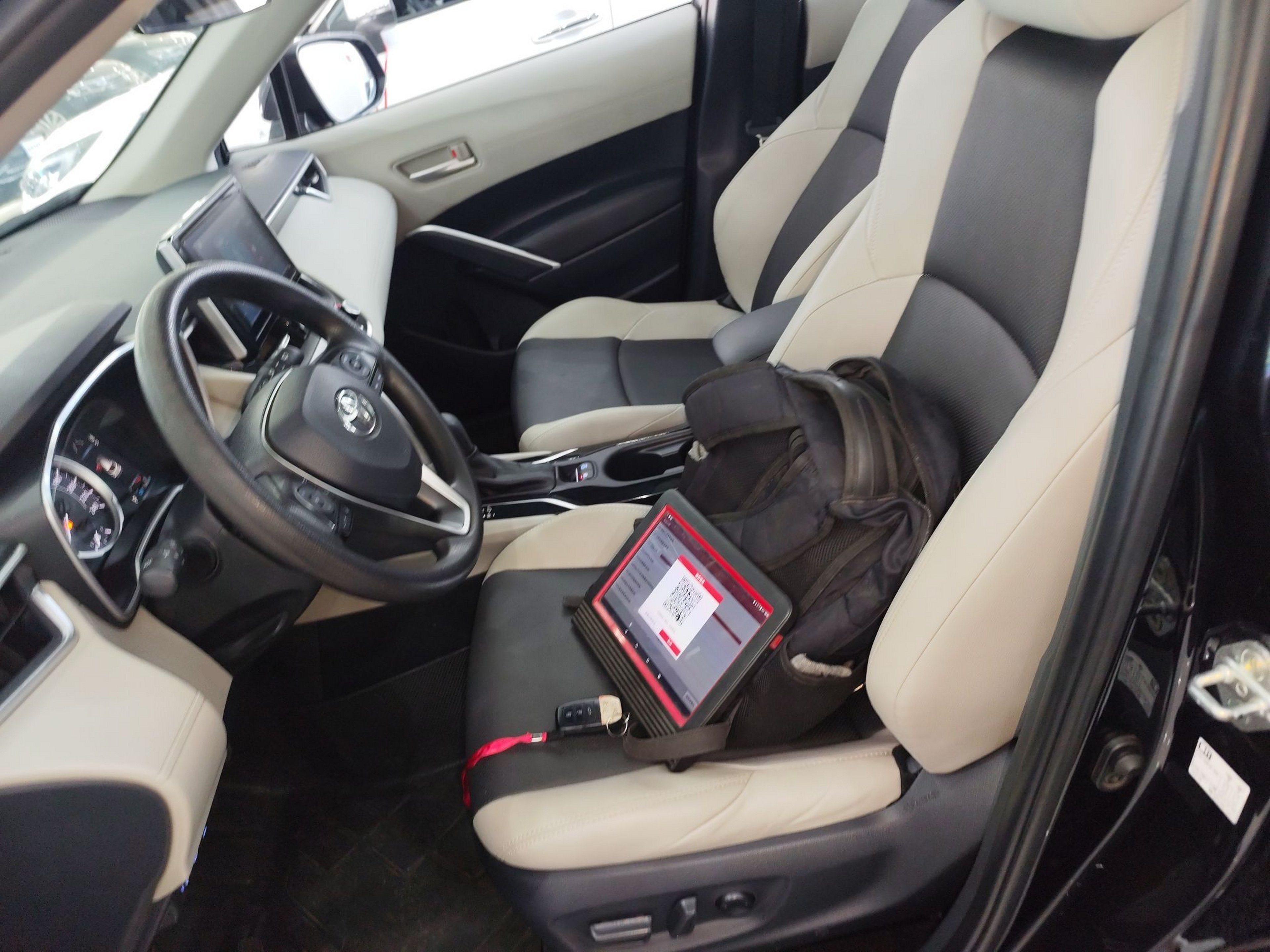 المقاعد الأمامية داخل السيارة