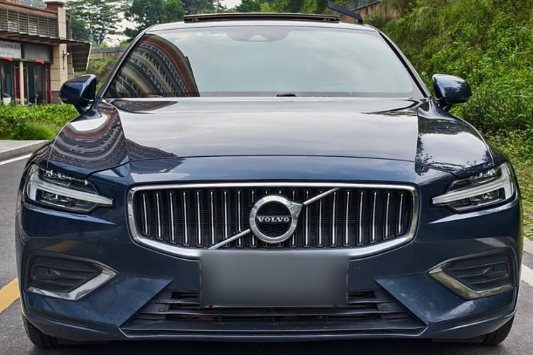Used Volvo S60 2021 T4 Zhiyi Luxury Edition
