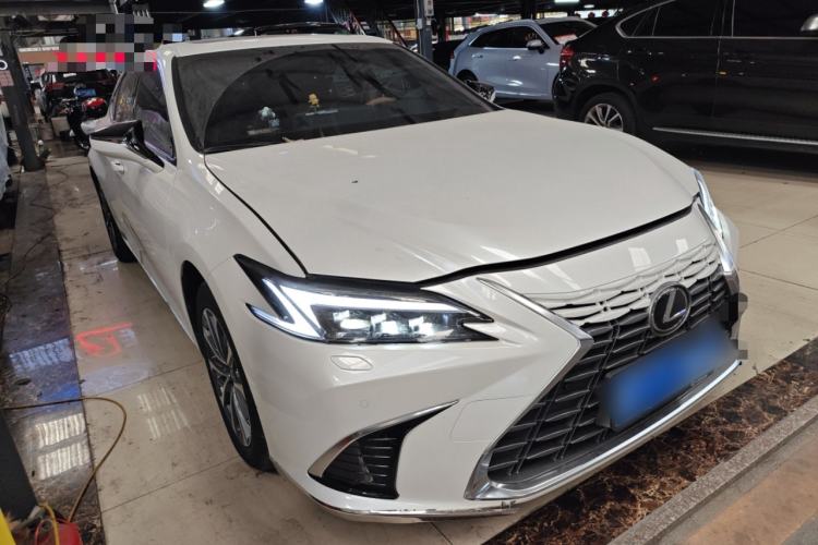 Used Lexus ES 2025 300h Deluxe Edition

