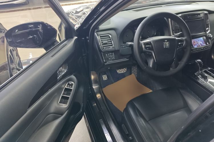 Used Toyota Crown 2015 2.0T Fashion Edition
