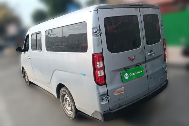 Used Wuling Yangguang 2024 300KM Comfort Version Passenger Van 75kW
