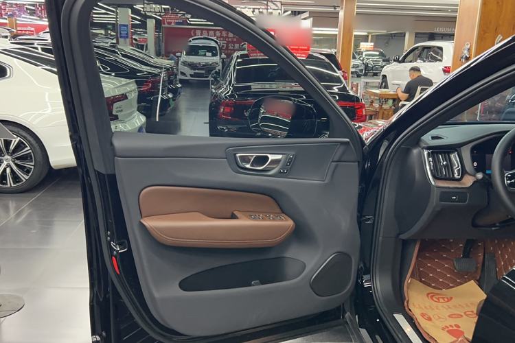 Used Volvo XC60 2024 B5 4x4 Smart Luxury Edition
