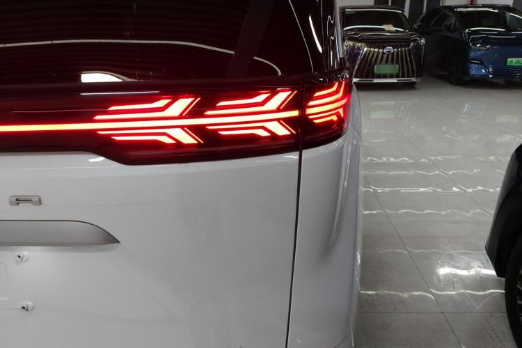 Used Denza D9 2022 DM-i 970 Four-Wheel Drive Prestige Model