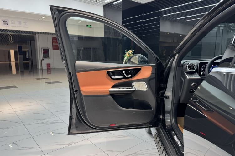 Used Mercedes-Benz GLC 2023 GLC 300 L 4MATIC Luxury 7-Seater
